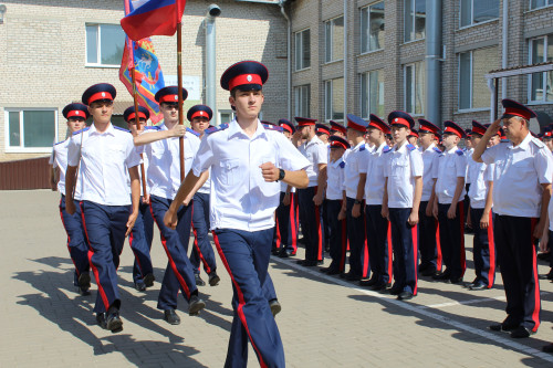 Первого сентября форму надели более тысячи воспитанников казачьих кадетских корпусов