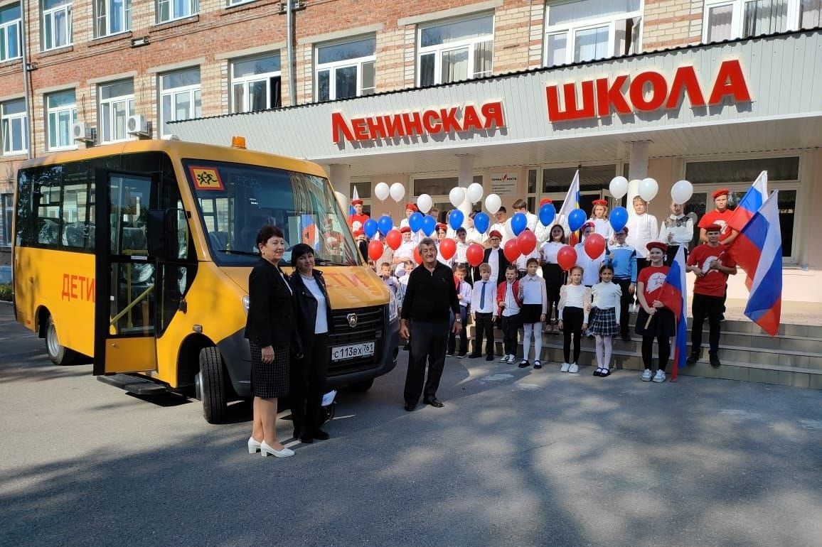 Донские сельские школы получили 19 новых школьных автобусов