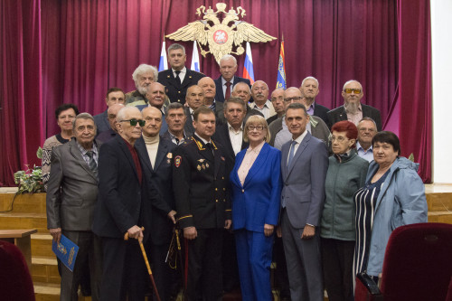 Сотрудникам уголовного розыска вручили знаки губернатора Ростовской области «За ратную службу»