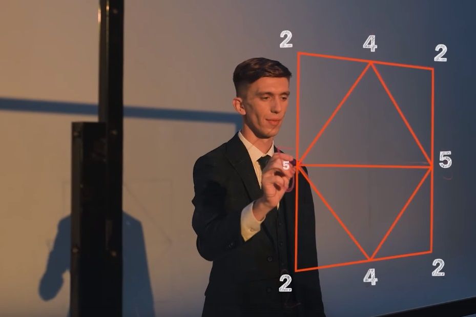 Батайский учитель математики Андрей Лётцев вышел в финал телешоу «Классная тема!»