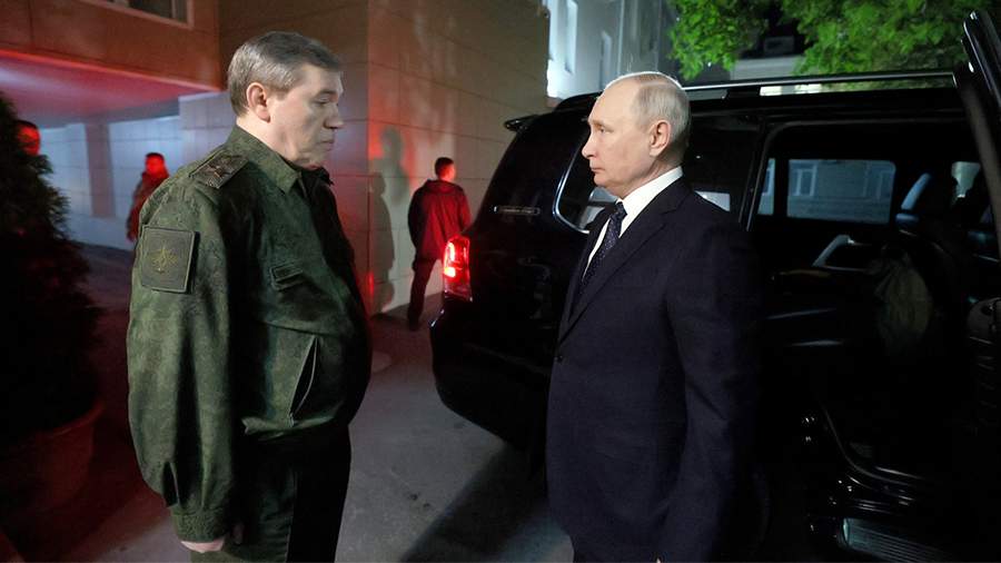 Президент Владимир Путин посетил штаб армии в Ростове