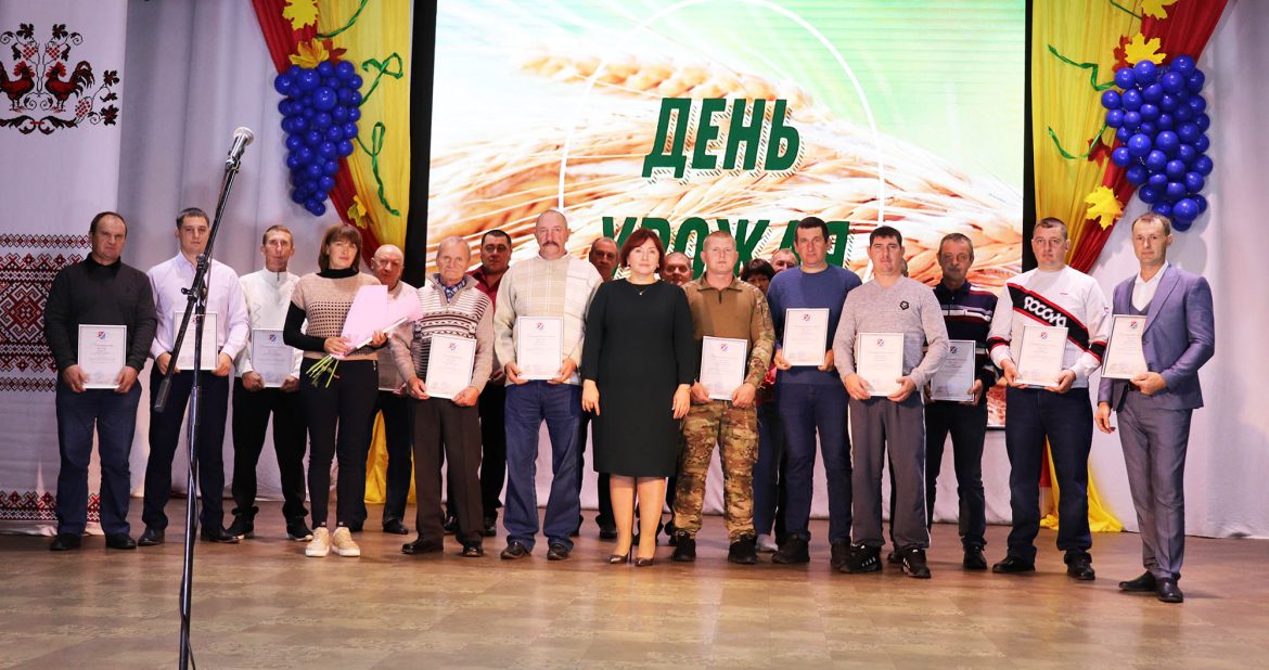 Аграрии Волгодонского района отпраздновали День урожая: по труду и почести, и настроение