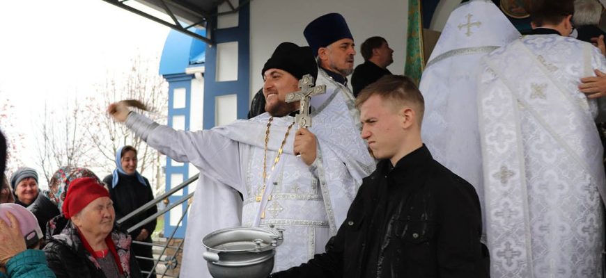 СВЯЩЕННИК