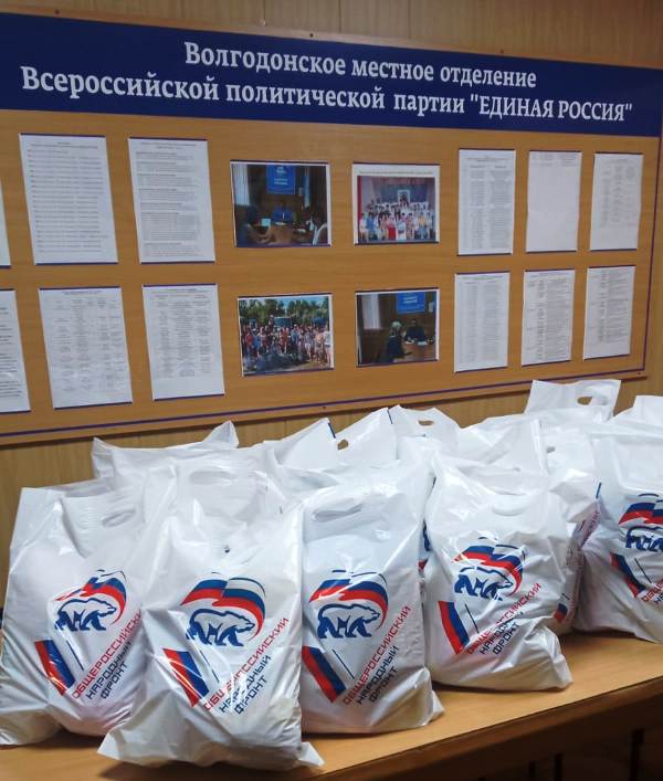 Акция «Серебряная Ёлка»: подарки и поздравления получили пожилые одинокие жители Волгодонского района 