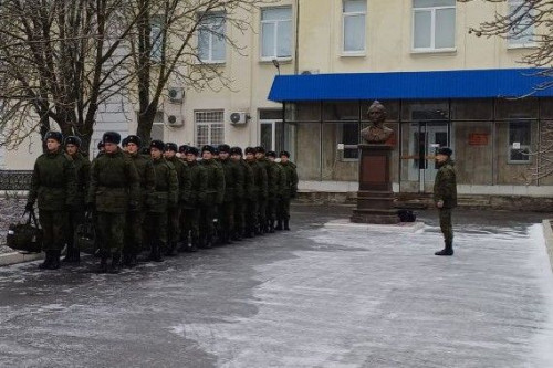 25 донских призывников направились для прохождения срочной службы в Президентский полк комендатуры Московского Кремля