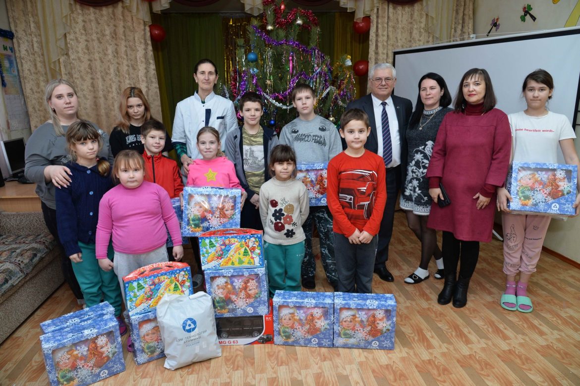 Новогодние подарки от Ростовской АЭС получили более 6000 детей из Волгодонска и соседних районов