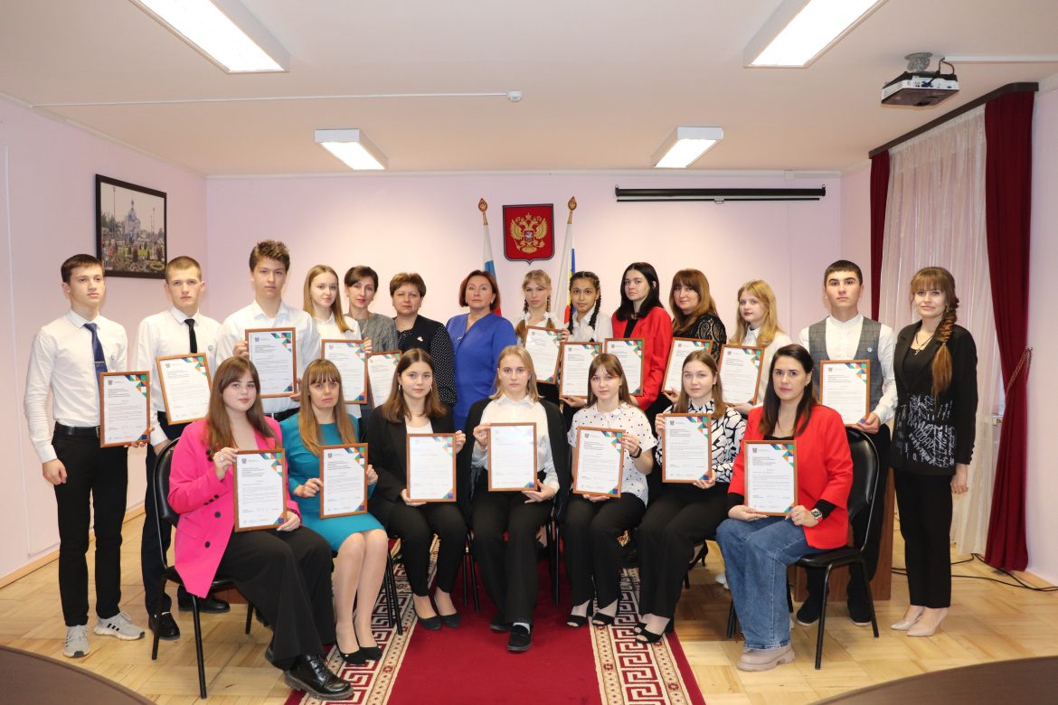В Волгодонском районе отметили лучших добровольцев и волонтёров