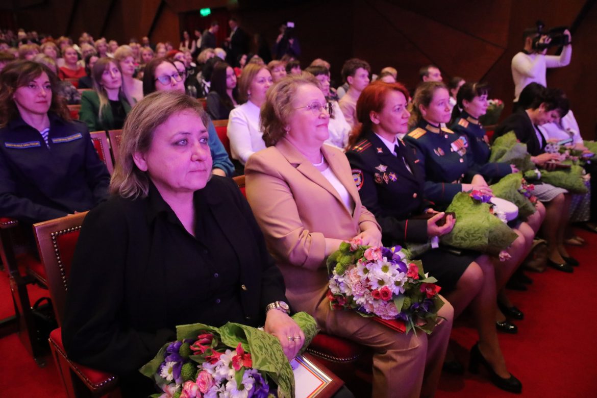 Василий Голубев: «Донской край по праву гордится талантливыми и трудолюбивыми женщинами»