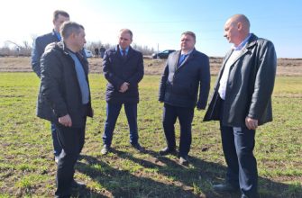 совещание в поле