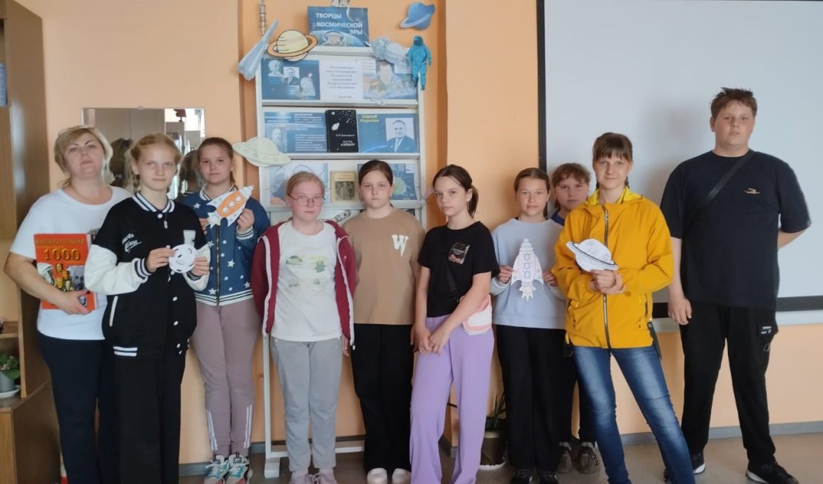 Юные художник посетили выставку в Рябичевской библиотеке