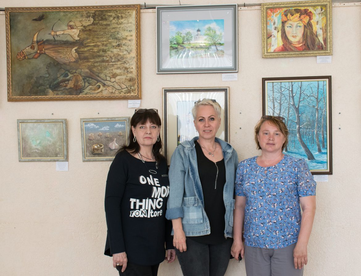 В районном Доме культуры станицы Романовская открыта выставка живописи