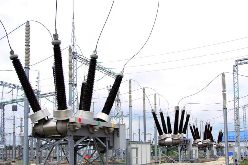 На девяти подстанциях Ростовской области На энергетики обновят 21 выключатель