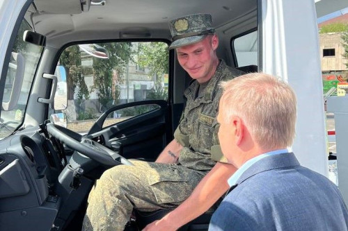 От Ростовской области в части ЮВО впервые передана специальная техника для эвакуации легковых автомобилей