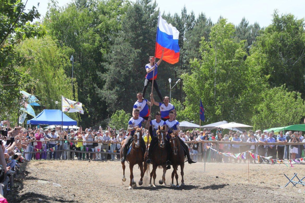 Жителей и гостей станицы Вёшенской приглашают на литературно-этнографический праздник «Конь казаку всего дороже»