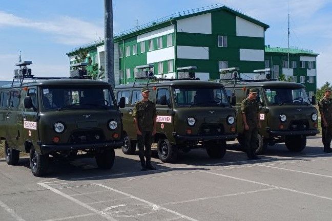 Три автомобиля УАЗ и 200 FPV-дронов переданы бойцам одного из подразделений ЮВО