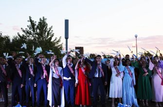 выпускники