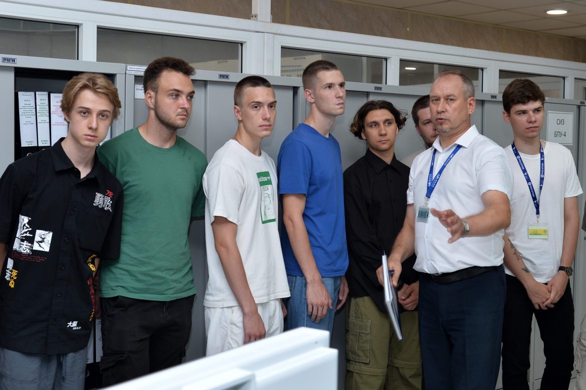Более 300 студентов из 15 ведущих вузов страны прошли в текущем году производственную практику на Ростовской АЭС