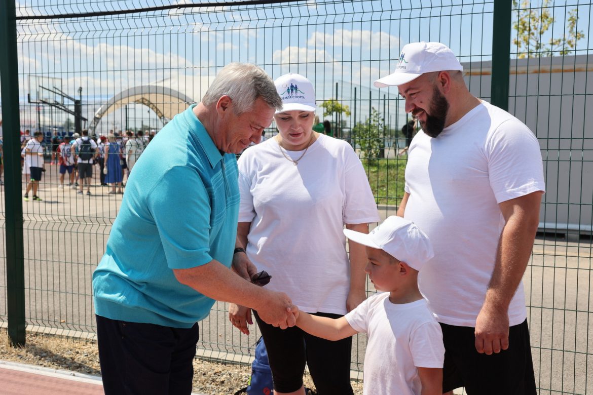 Василий Голубев вручил награды заслуженным спортсменам и тренерам