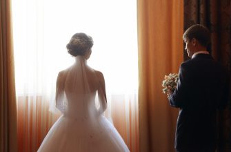 молодожены