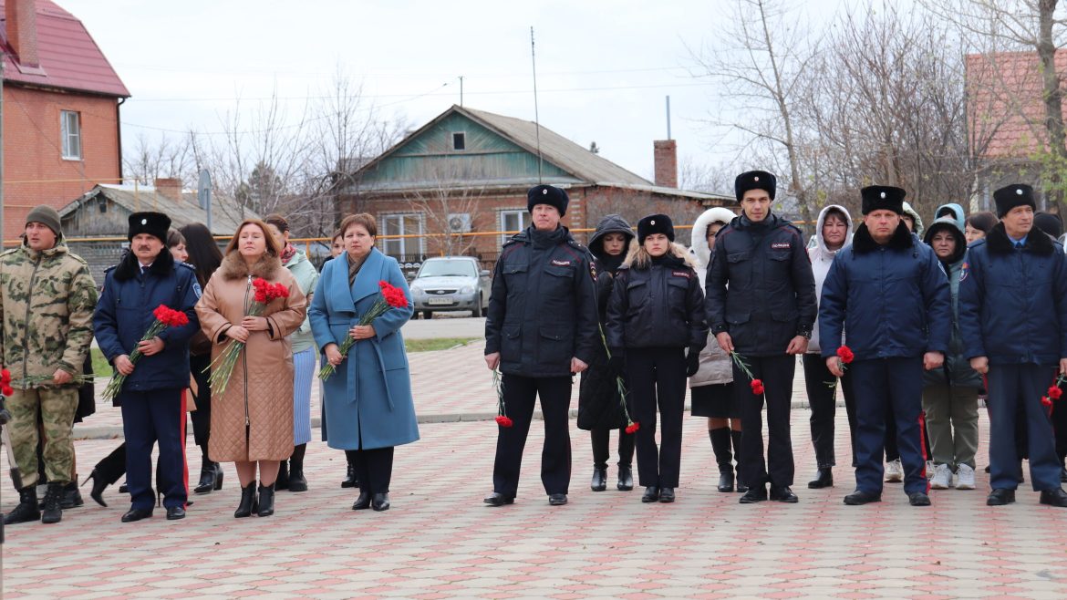 В Волгодонском районе состоялись памятные мероприятия в честь Дня Неизвестного Солдата