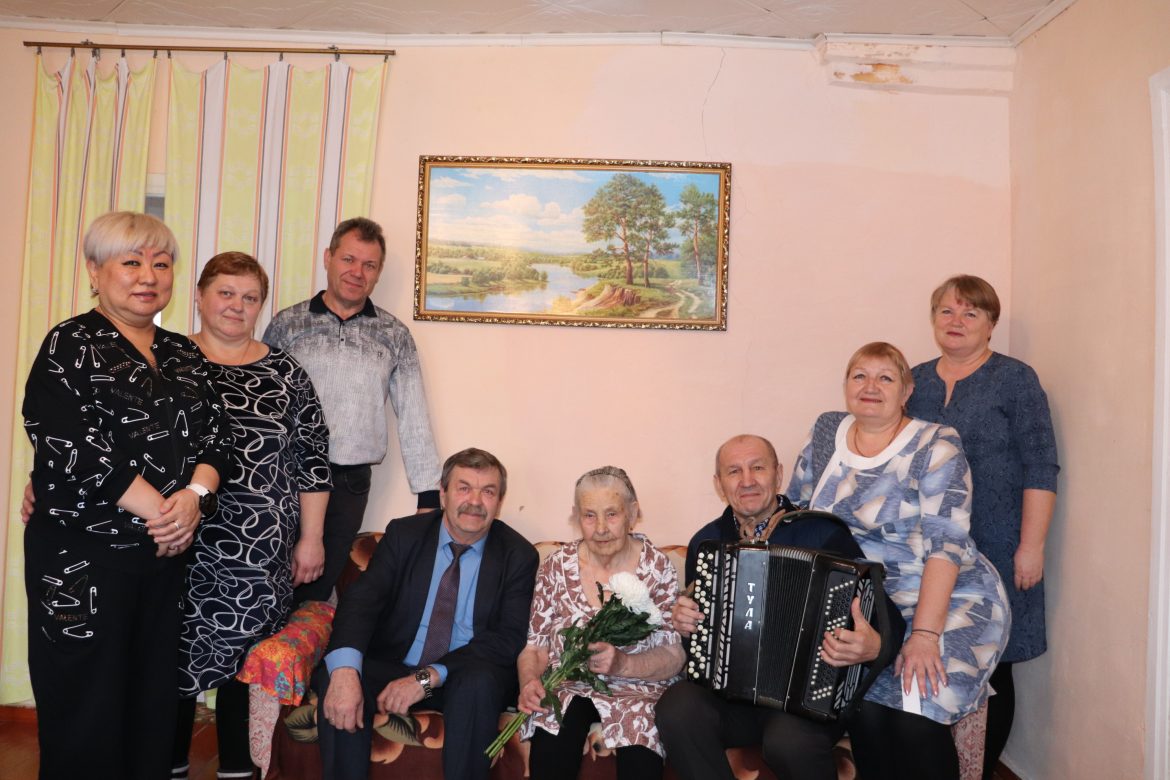 Жительница посёлка Виноградный — Матрёна Стефановна Луганцева отметила 90-летний юбилей