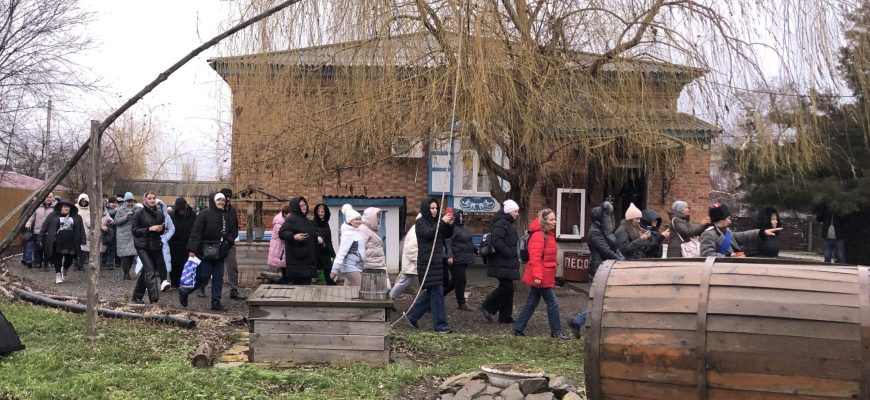 туристы