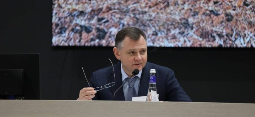 Слюсарь