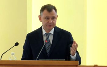 Слюсарь