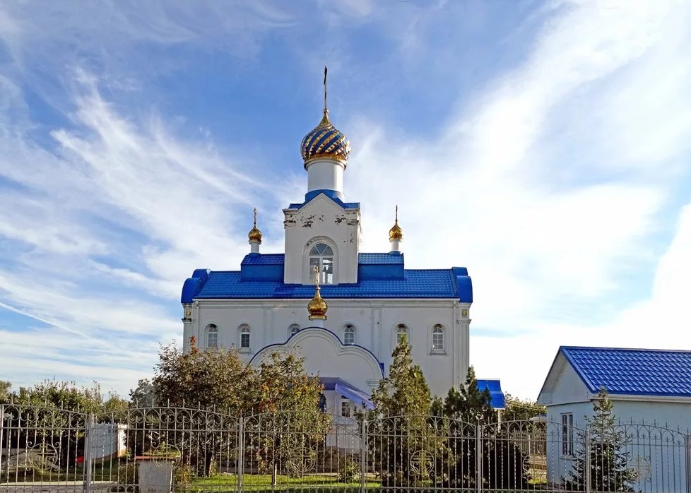 Настоятель храма Архангела Михаила станицы Романовская иерей Петр Зайков поздравил жителей Волгодонского района с Светлым Воскресением Христовым