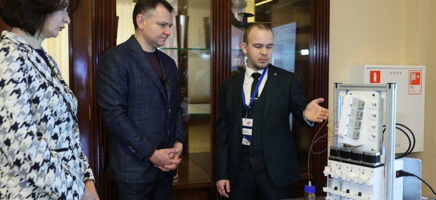 Слюсарь
