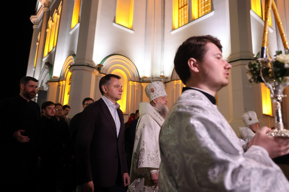 Юрий Слюсарь поздравил православных с Пасхой