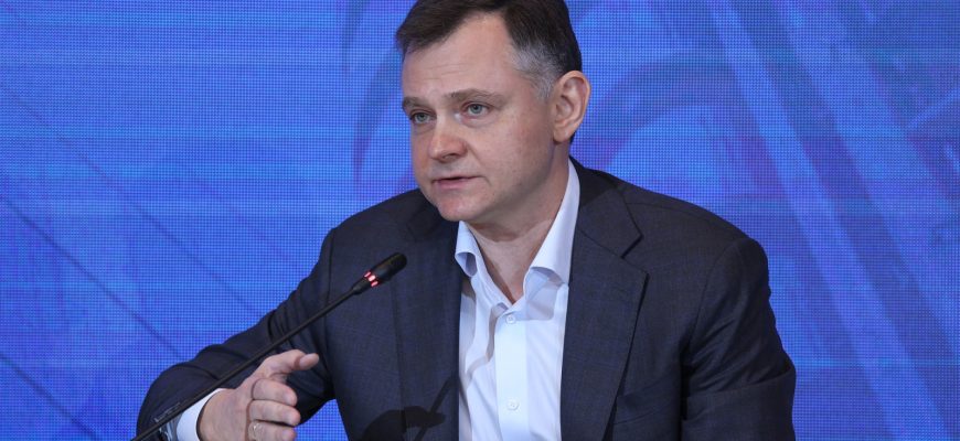 Слюсарь