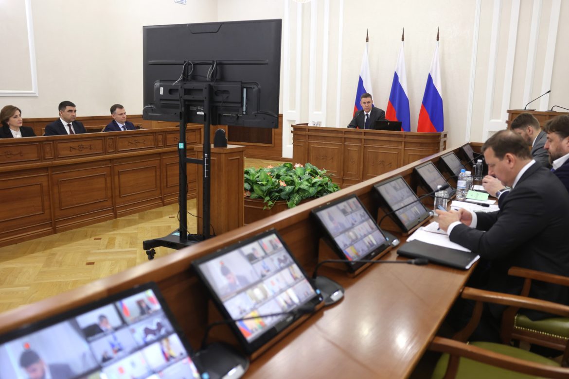 Слюсарь рассказал, какую поддержку аграрии Ростовской области получат в ходе посевной