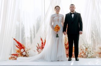 молодожены