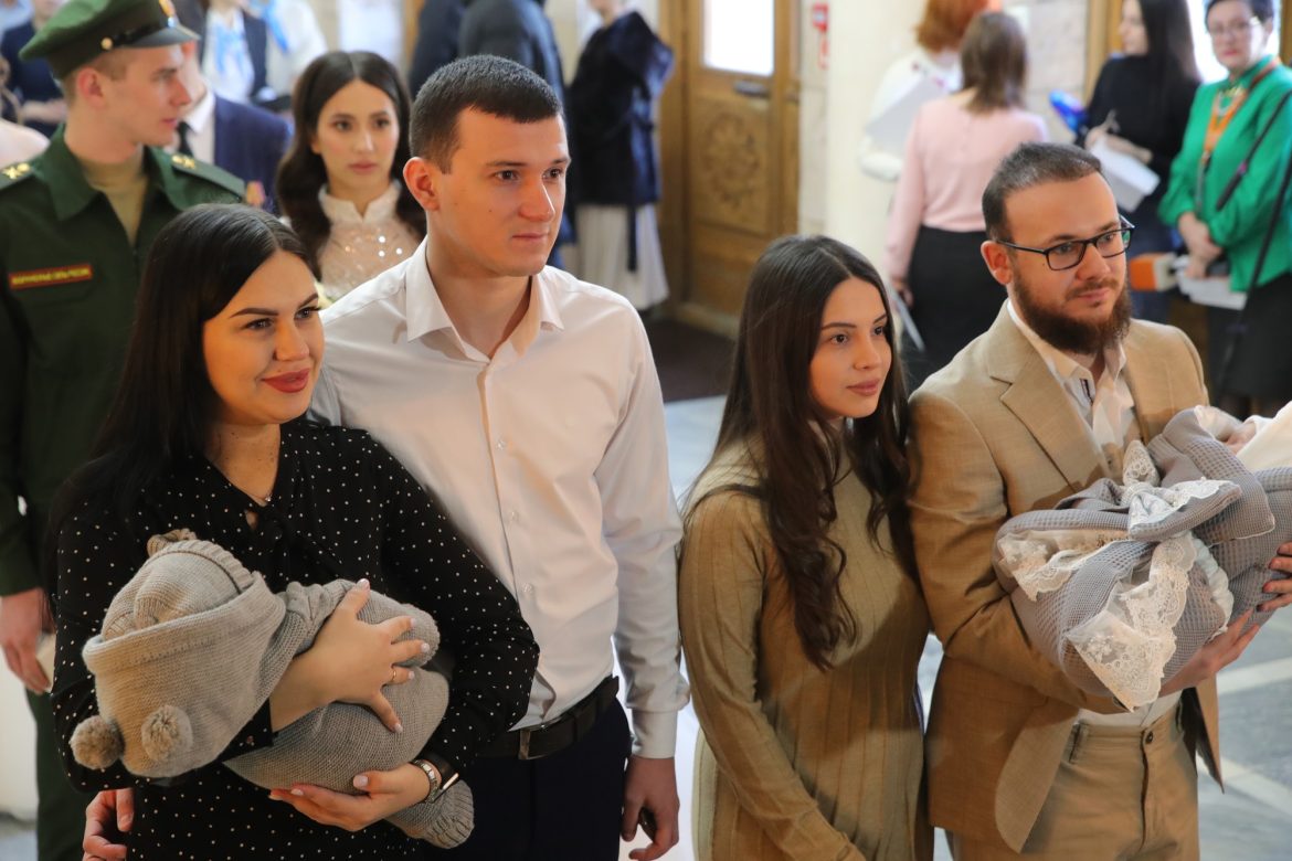 Социальная поддержка донских семей в приоритете