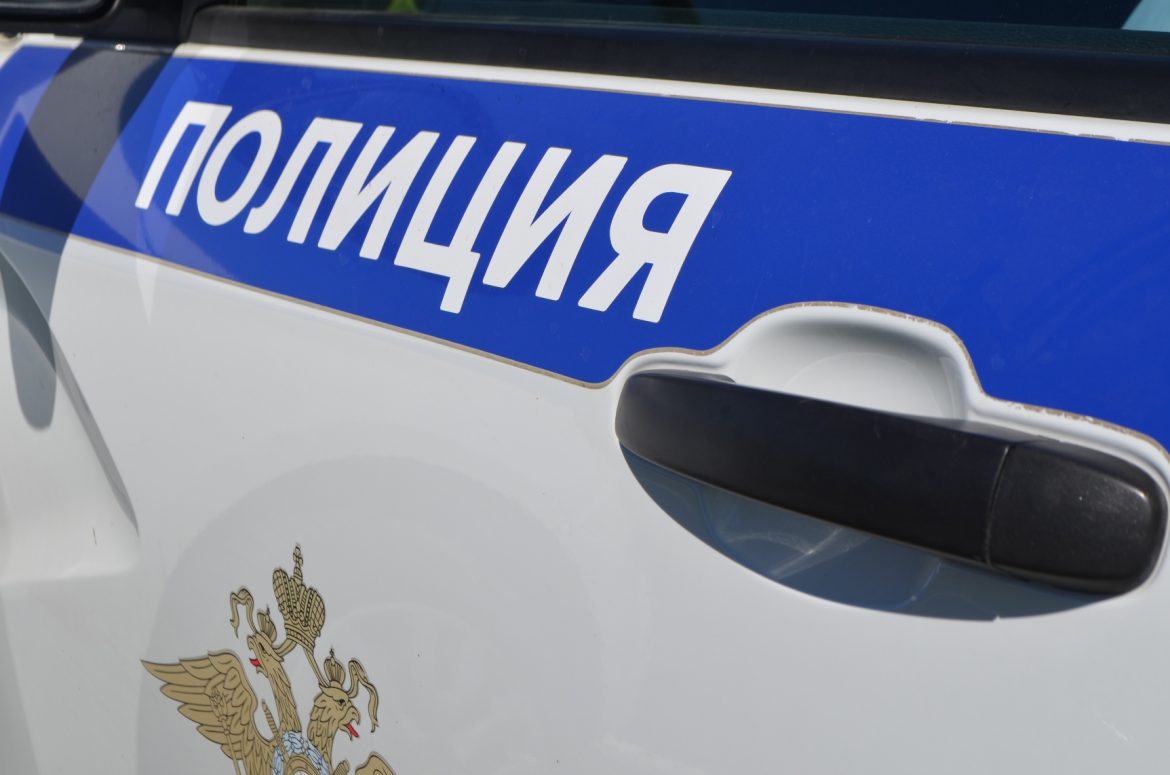 Полицейские донского главка МВД по горячим следам задержали мошенника-курьера