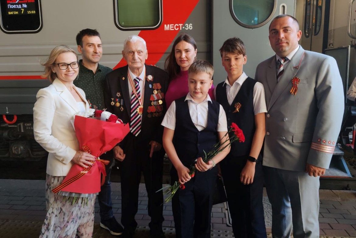 Ветераны из Ростовской области отправились в Москву на Парад Победы
