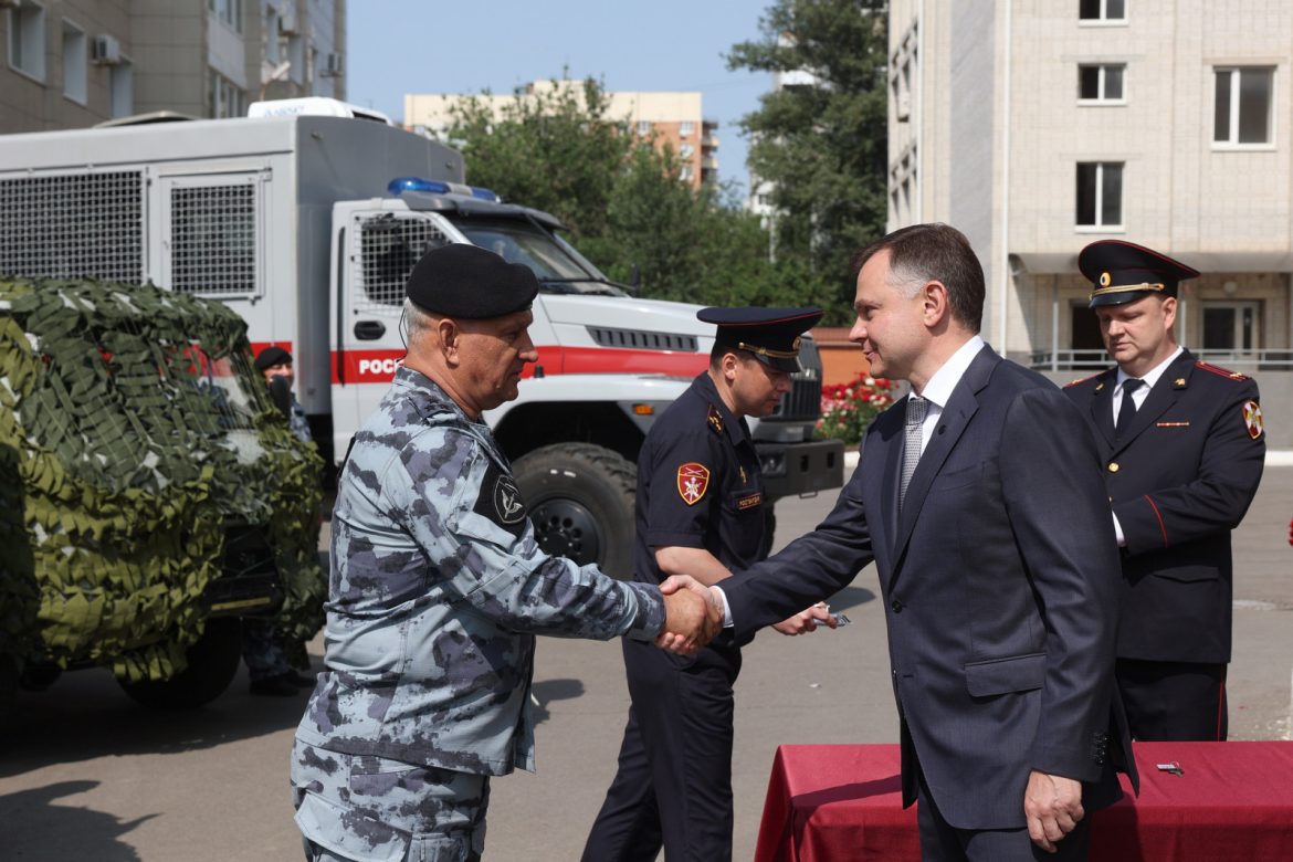 Для защиты неба: Слюсарь передал новые внедорожники подразделениям Росгвардии Ростовской области