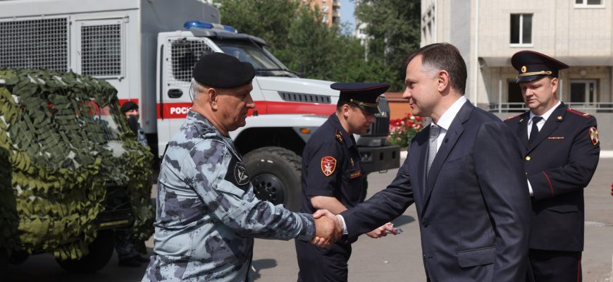 Слюсарь