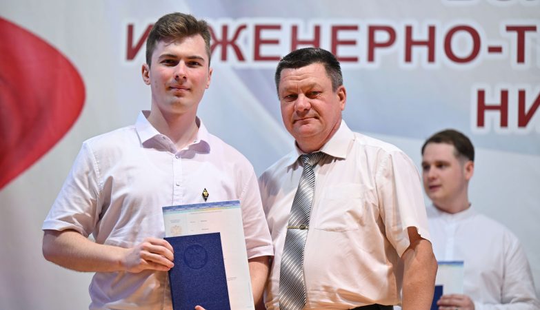 выпускники