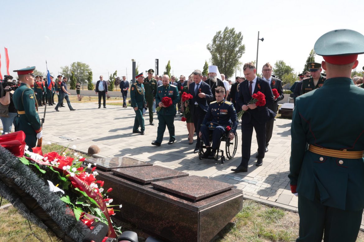 На мемориале Славы на Самбекских высотах прошла церемония захоронения 101 бойца Великой Отечественной войны 