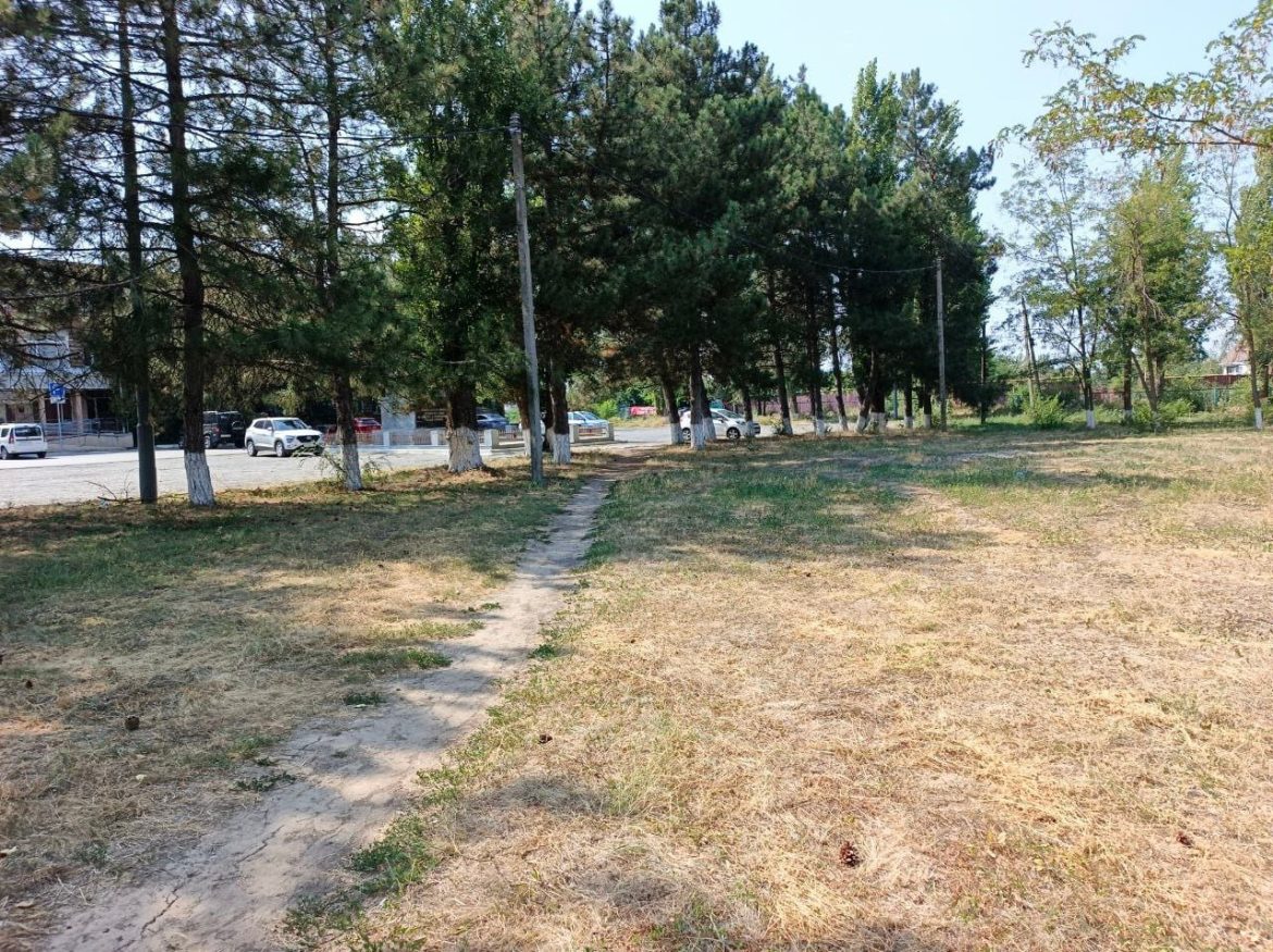 Новая детская площадка появится в центре станицы Романовской