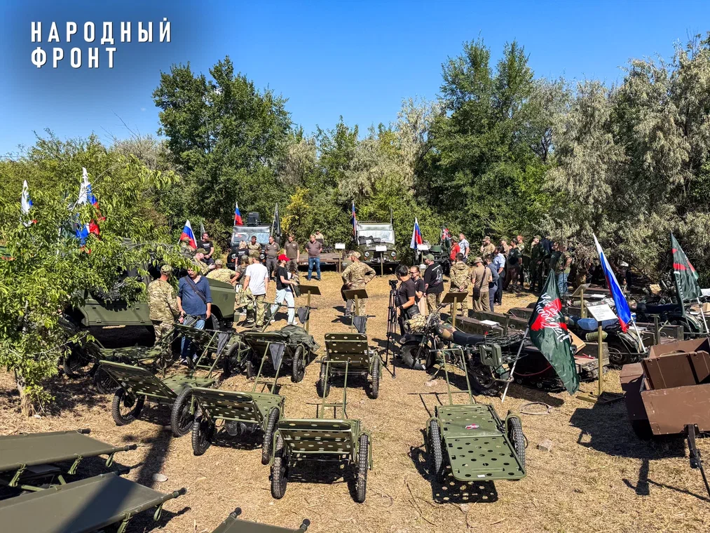 Народный фронт в преддверии Дня военного медика передал врачам эвакуационную технику