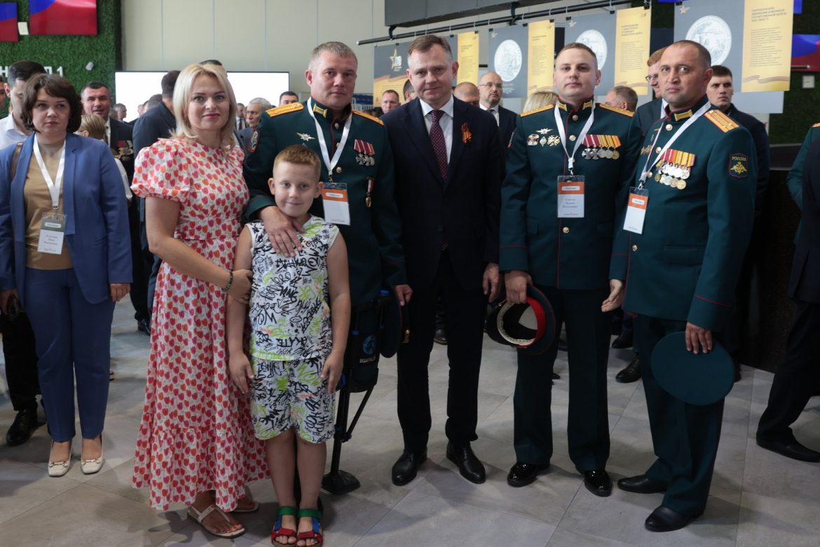 Юрий Слюсарь дал старт региональной образовательной программе «Герои Дона»