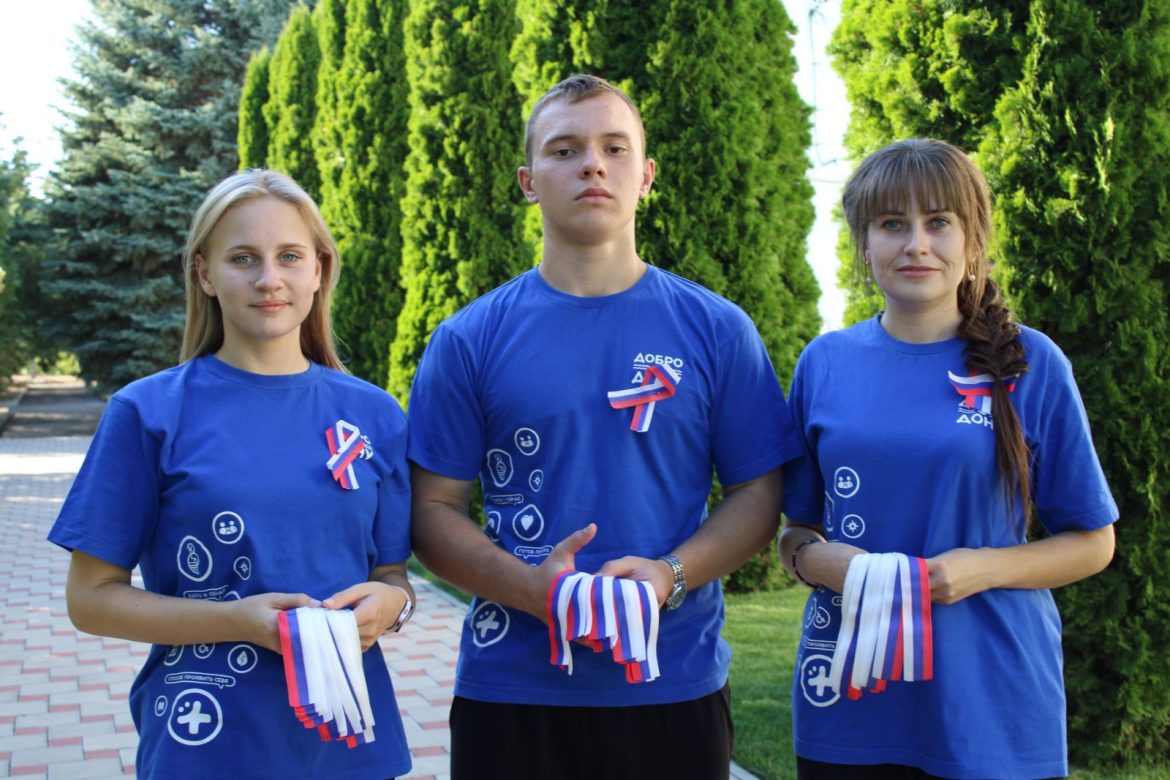 Российский флаг — в нём наша сущность, вера и единство