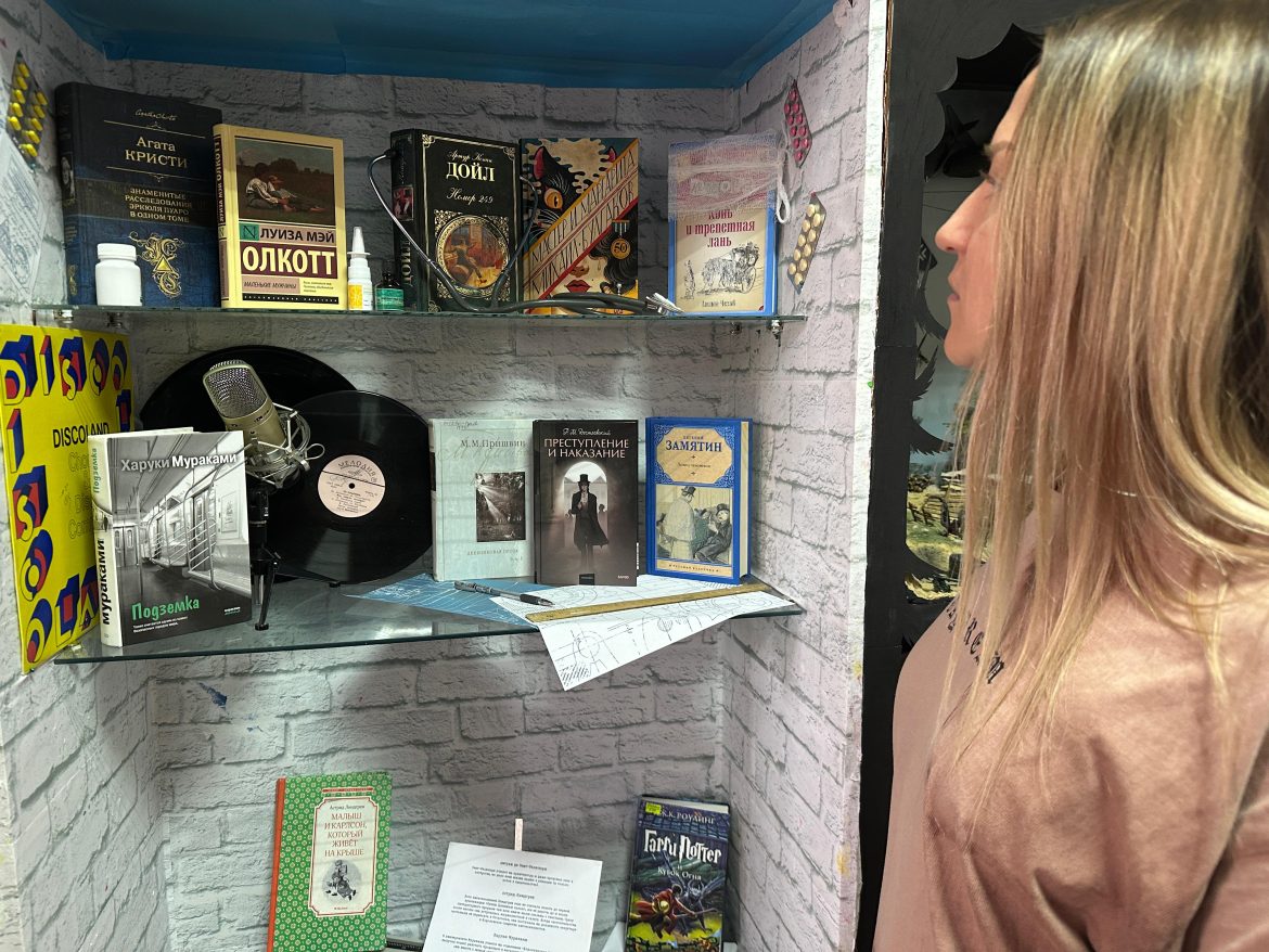 Выставка-инсталляция «Вслед за мечтой» в Центральной библиотеке