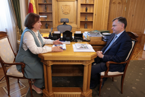 Глава региона Юрий Слюсарь провел рабочую встречу с главой Администрации Волгодонского района Светланой Леоновой