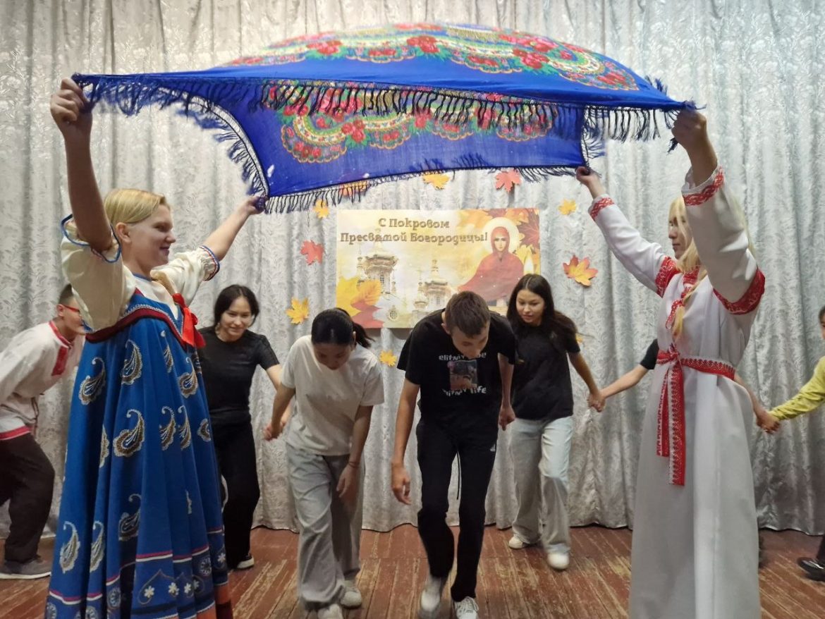 «Покровский хоровод» провели в Побединском сельском Доме культуры