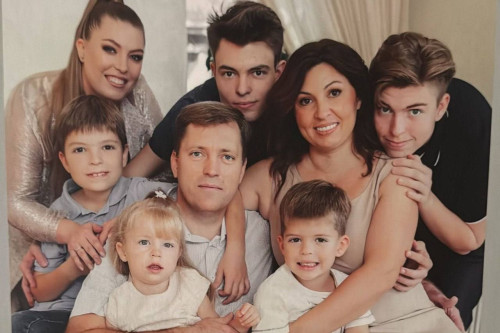 Многодетная семья из Мясниковского района награждена медалью ордена «Родительская слава»