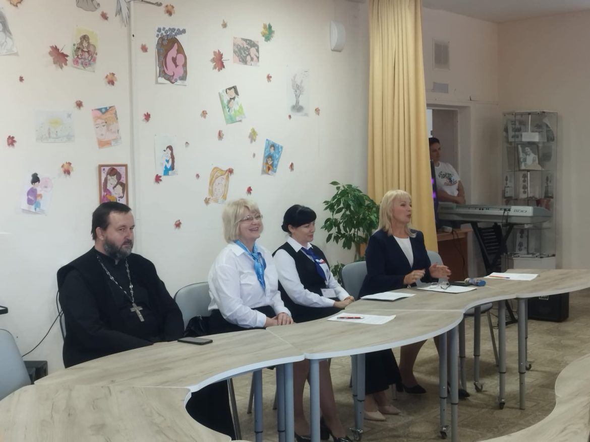 Круглый стол «Радость материнства» провели в ЗАГСе Волгодонского района